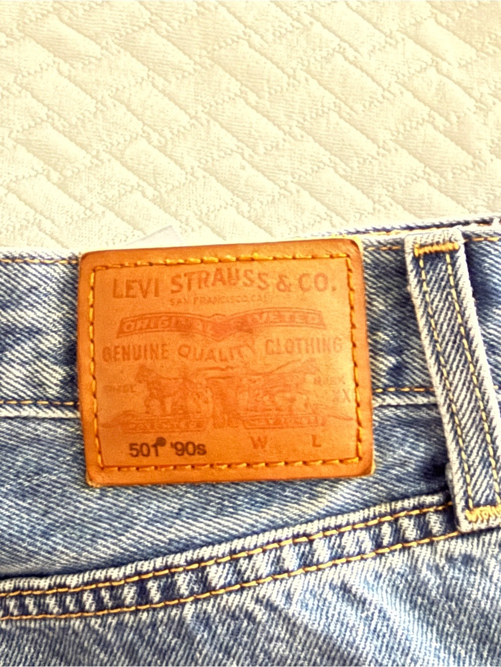 Levi's Women’s Straight-Leg Jeans — Medium Blue Wash - Picture 3 of 6